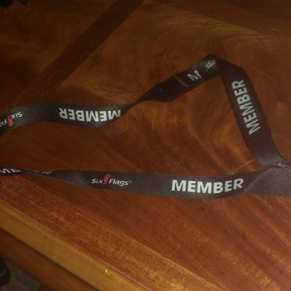 Six flag necklaces - Picture 2 of 2